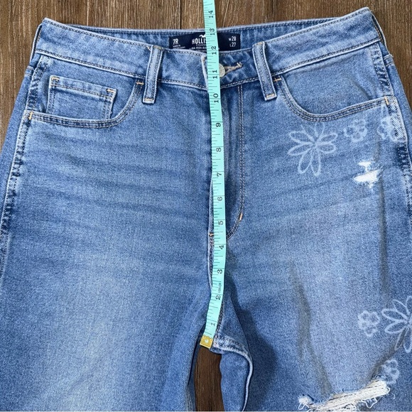 Hollister Ultra High Rise Mom Jean 90s 28 7 Ankle Straight Distressed Raw hem - Picture 4 of 10